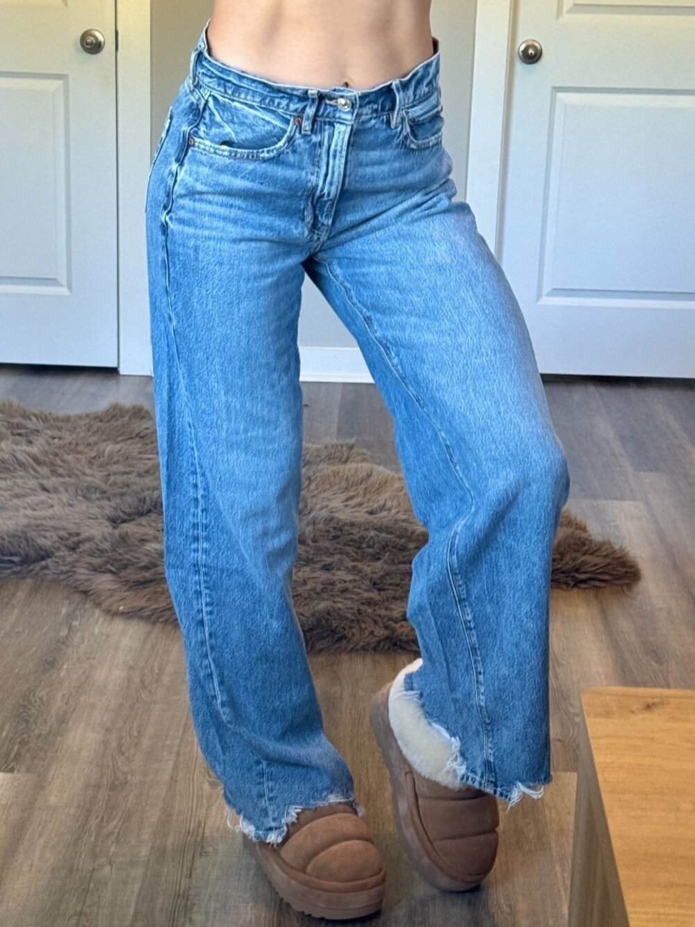 American Eagle Super High-Rise Baggy Wide Leg Jeans Distressed Womens 6L Grunge